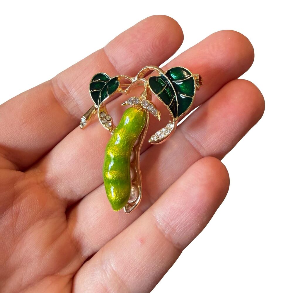 Vintage Jewelry Peas in a Pod Brooch Sweet Pea  Farmer Brooch Homestead Jewelry